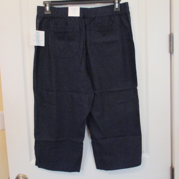 Croft & Barrow Navy Capris - Picture 4 of 4